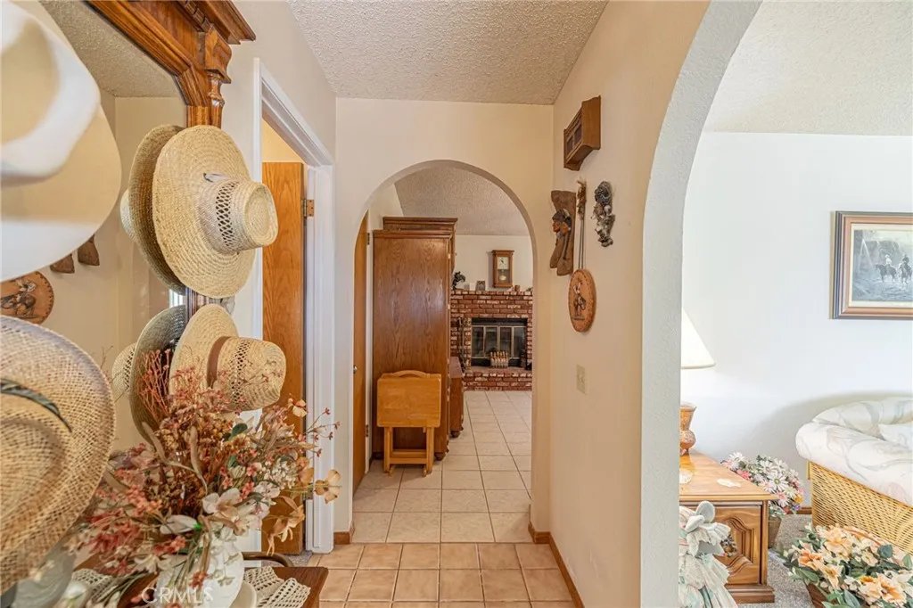 8541 W Avenue D, Lancaster, California 93536 home-pic-9