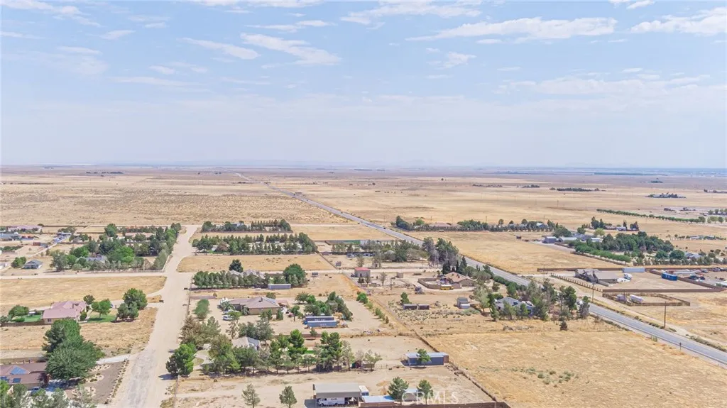 8541 W Avenue D, Lancaster, California 93536 home-pic-55