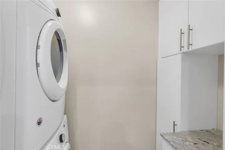 Stacked washer/dryer