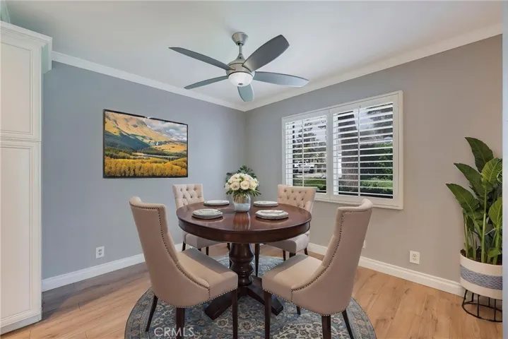 Dining area (Virtually Staged)