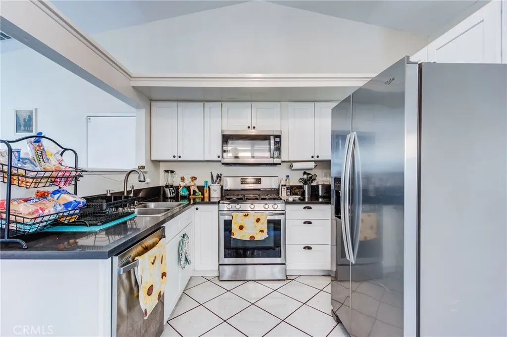 108 Oaktree Drive, Perris, California 92571 home-pic-7