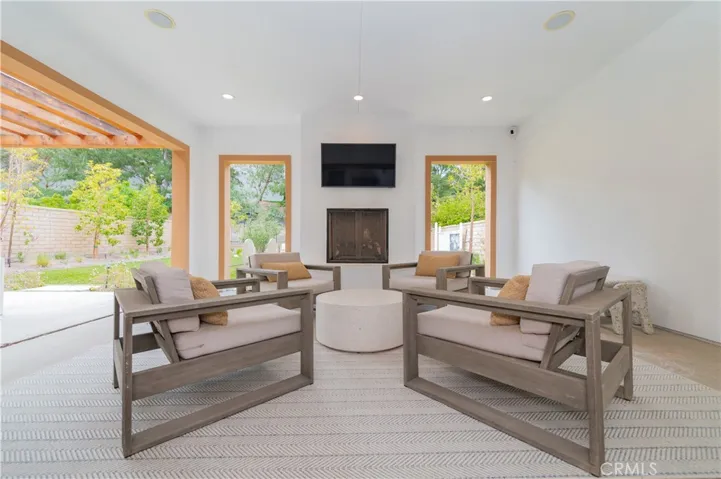 Outdoor furniture included