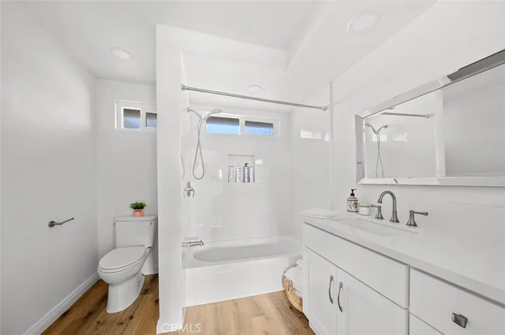 42 Wetstone 42, Irvine, California 92604