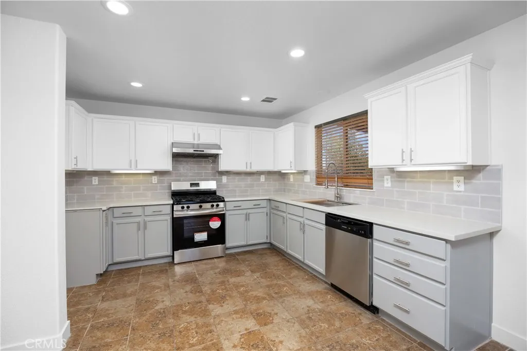 9331 Sapphire Avenue, Hesperia, California 92344 home-pic-6