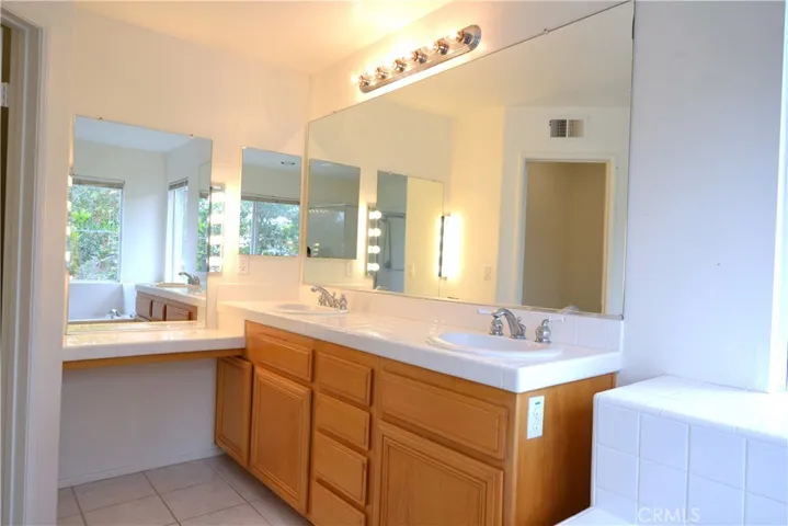 18 Altezza, Irvine, California 92606