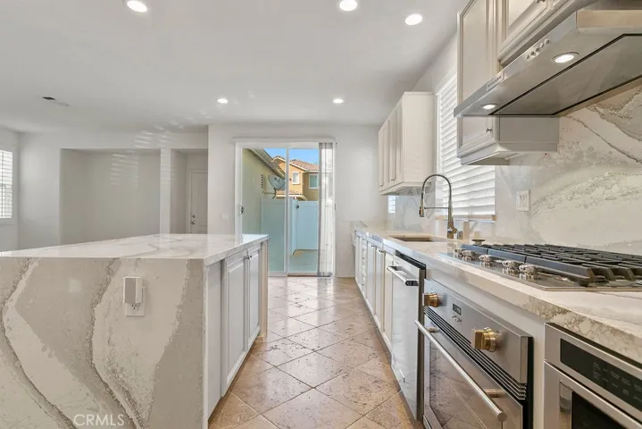 35 Royal Victoria, Irvine, California 92606