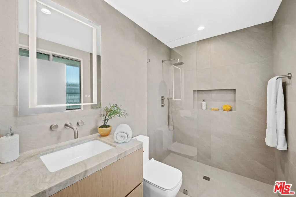 1636 Haslam Terrace, Los Angeles, California 90069 home-pic-32