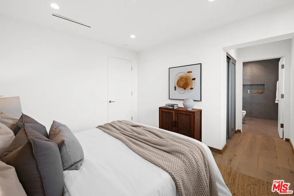 1636 Haslam Terrace, Los Angeles, California 90069 home-pic-31