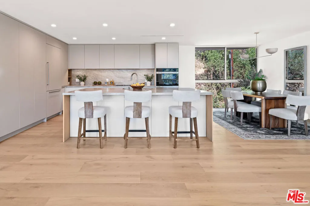 1636 Haslam Terrace, Los Angeles, California 90069 home-pic-10