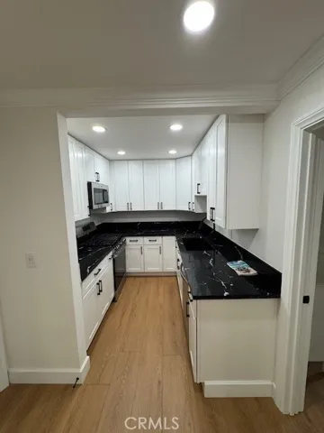 409 Burchett Street 203, Glendale, California 91203