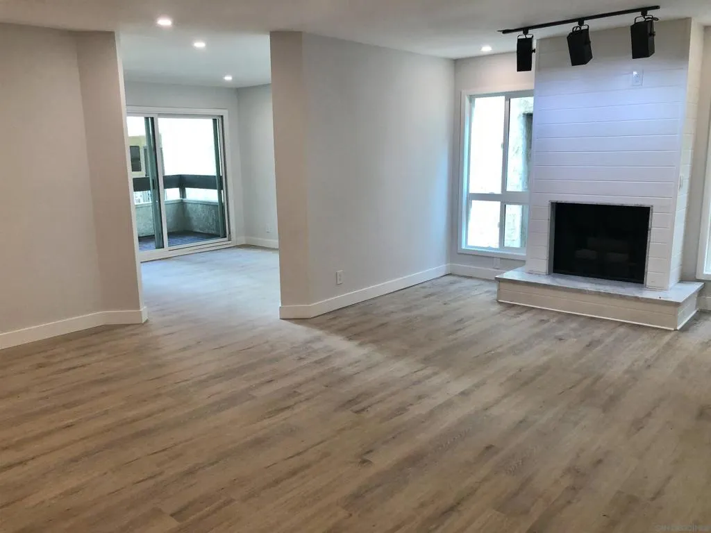 222 N Rose St 209, Burbank, California 91505 home-pic-14