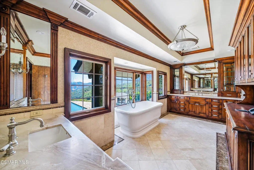 2400 W W Potrero Road Road, Westlake Village, California 91361 home-pic-22