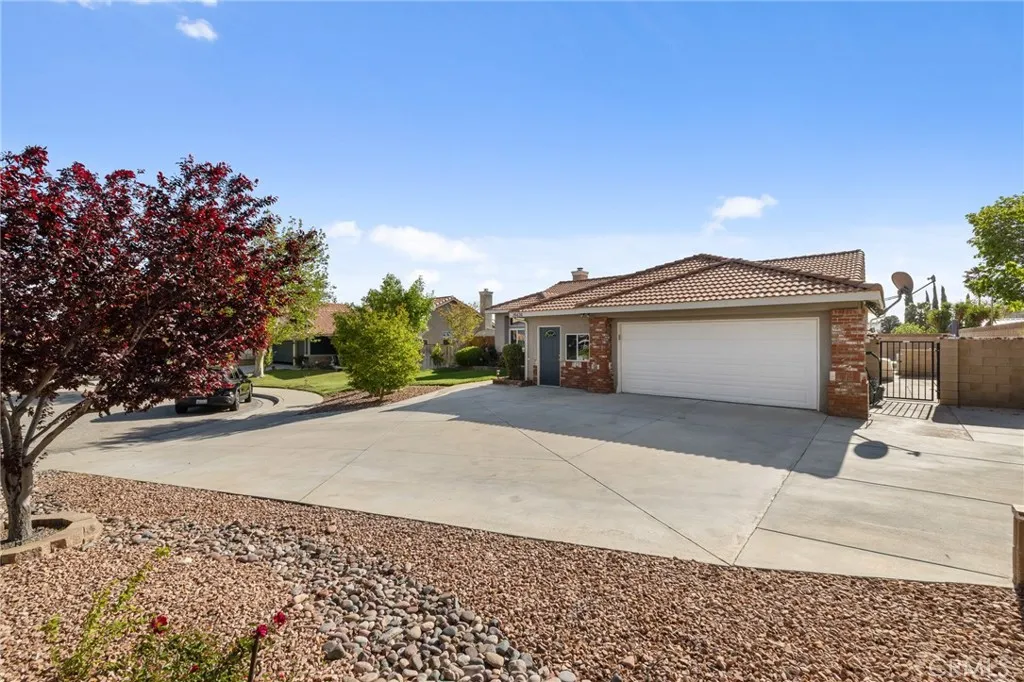 39434 Basalt Court, Palmdale, California 93551 home-pic-2