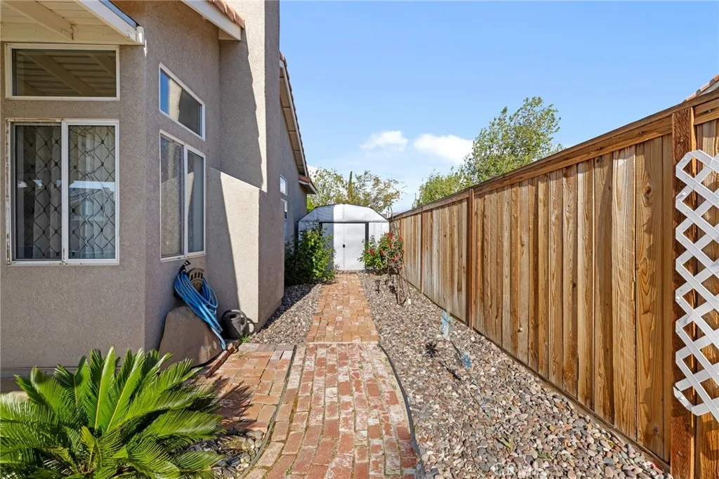 39434 Basalt Court, Palmdale, California 93551 home-pic-12