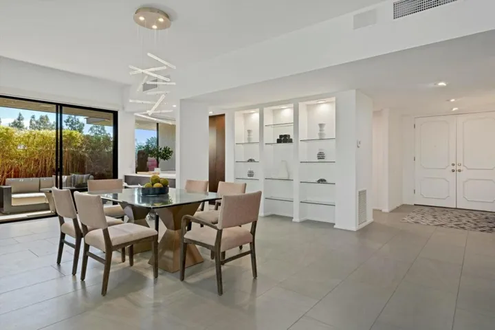 Dining Area, Bar