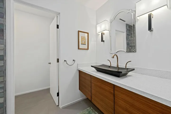 3rd Vanity