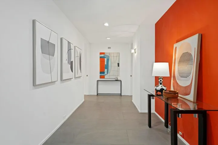 Hallway to bedrooms