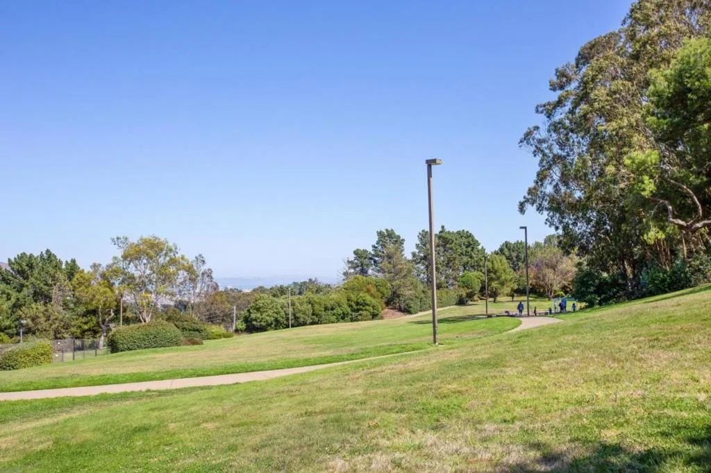 1 Appian Way 703-2, South San Francisco, California 94080 home-pic-36