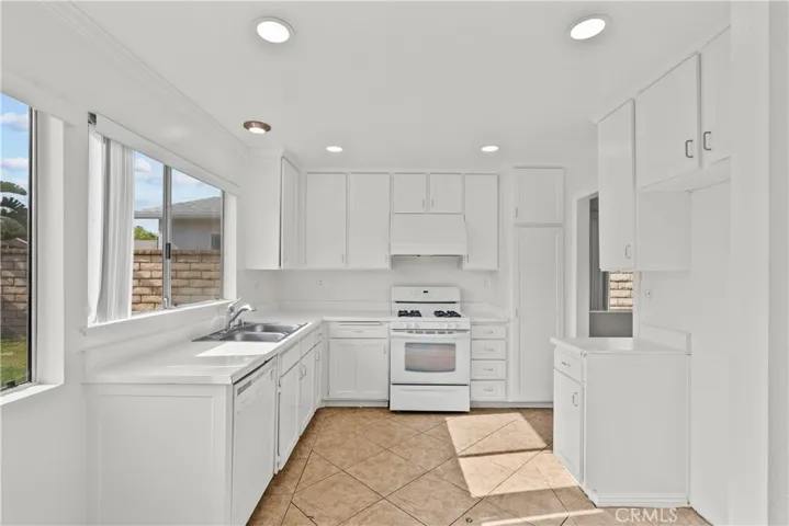 Light and Bright Kitchen