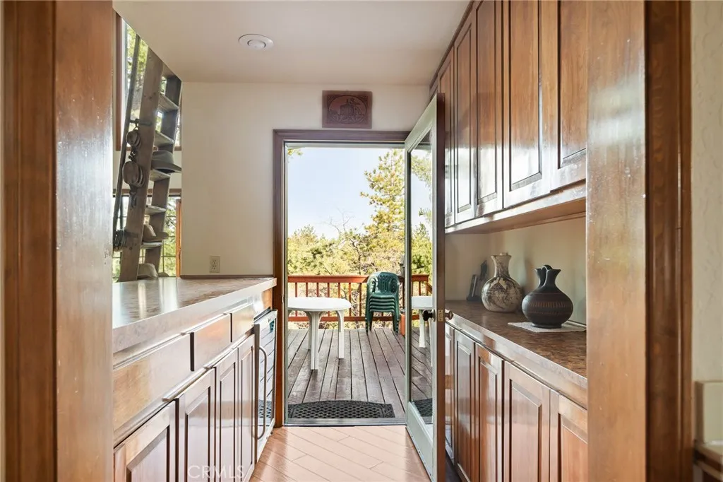 32424 Snowshoe Lane, Running Springs, California 92382 home-pic-11