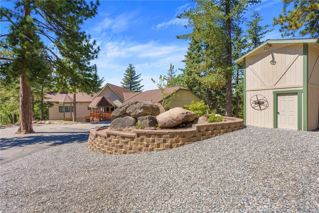 32424 Snowshoe Lane, Running Springs, California 92382 home-pic-3