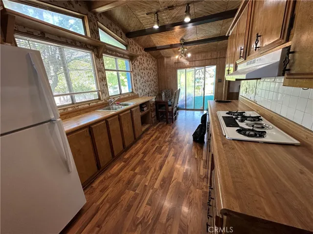 12700 Island Drive, Clearlake Oaks, California 95423