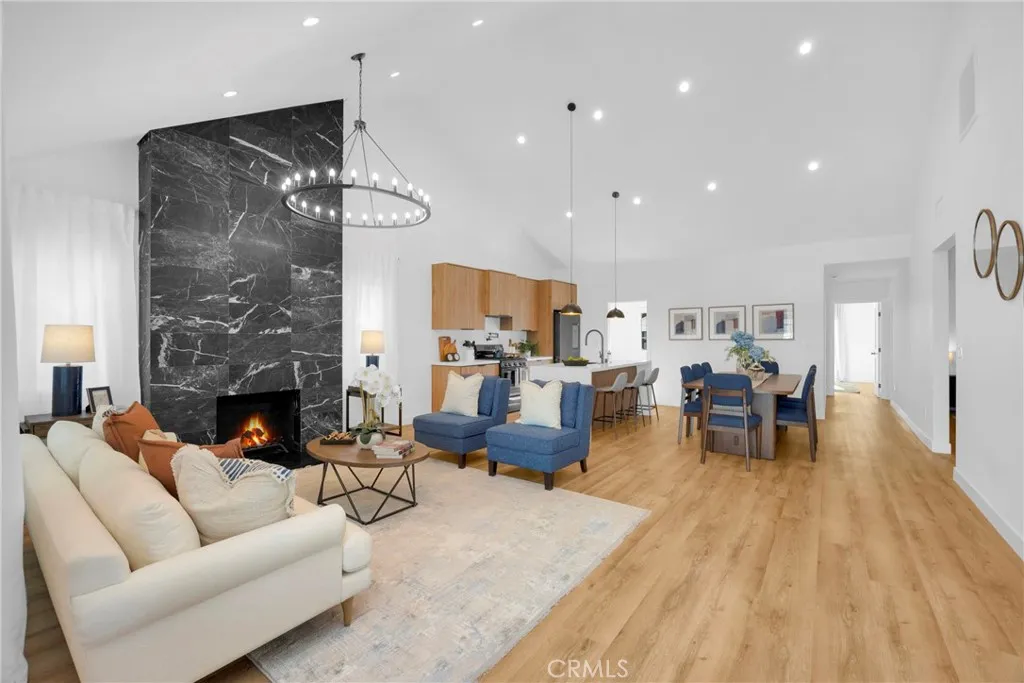 335 N Harvard Boulevard, Los Angeles, California 90004 home-pic-3