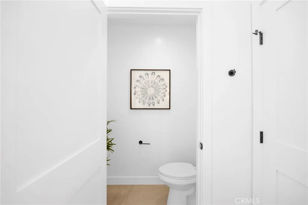 335 N Harvard Boulevard, Los Angeles, California 90004 home-pic-39