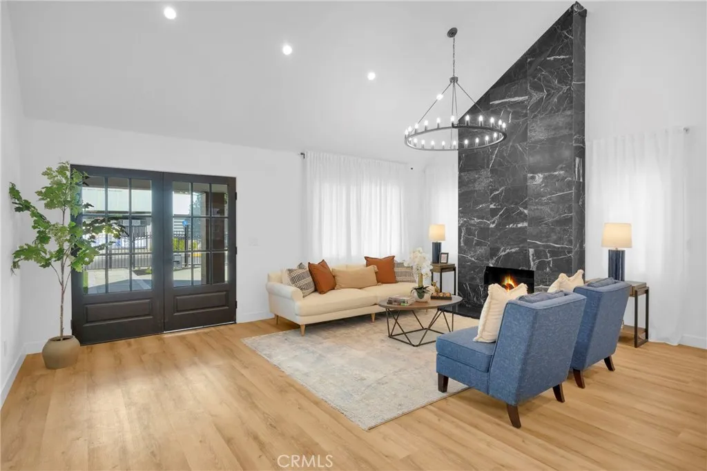 335 N Harvard Boulevard, Los Angeles, California 90004 home-pic-6