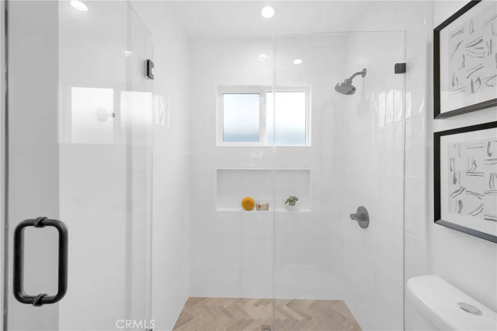 335 N Harvard Boulevard, Los Angeles, California 90004 home-pic-22