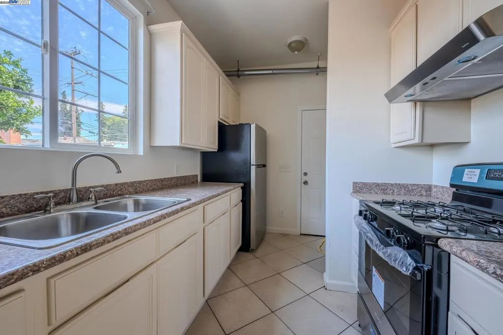 1437 25th Ave, Oakland, California 94601 home-pic-6