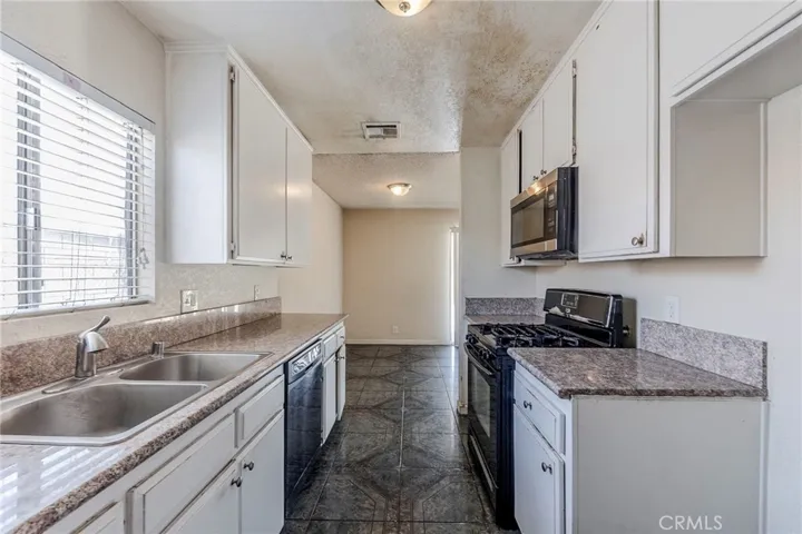 6743 Tokay Avenue, Fontana, California 92336