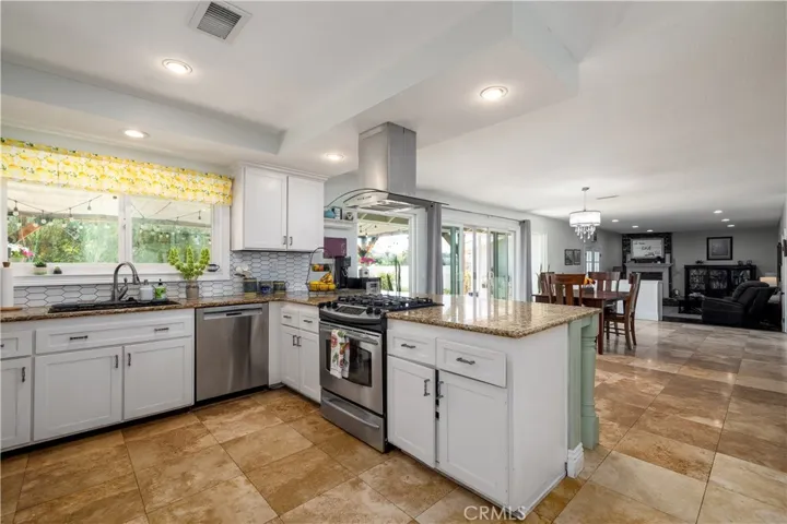 2010 Oakland Hills Drive, Corona, California 92882