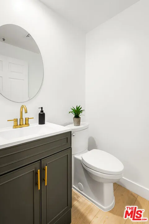 861 S Windsor Boulevard 103, Los Angeles, California 90005 home-pic-7