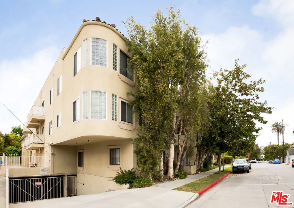 861 S Windsor Boulevard 103, Los Angeles, California 90005 home-pic-21