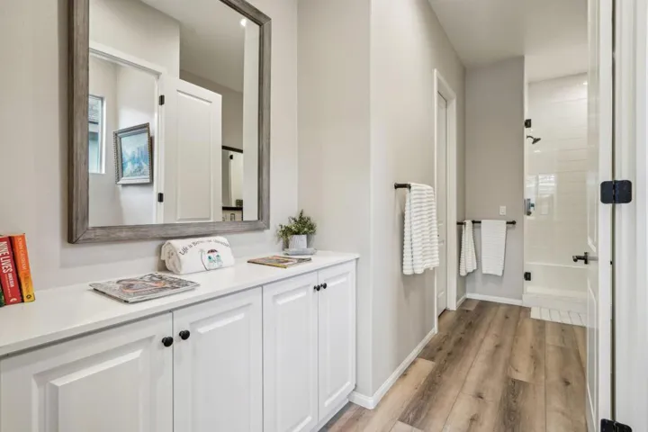 37-web-or-mls-Pinnacle Vista Dr-3004-037