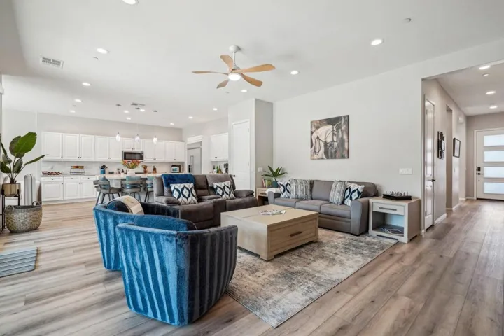 10-web-or-mls-Pinnacle Vista Dr-3004-010