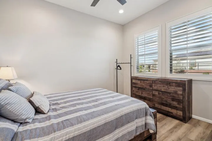 22-web-or-mls-Pinnacle Vista Dr-3004-022