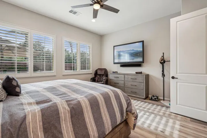 35-web-or-mls-Pinnacle Vista Dr-3004-035