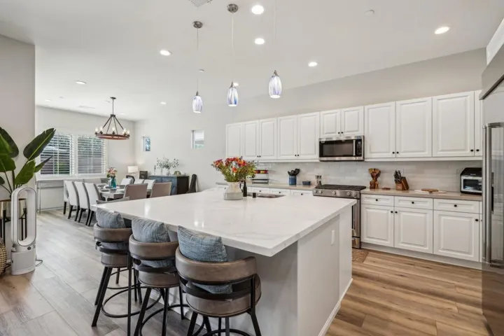 17-web-or-mls-Pinnacle Vista Dr-3004-017