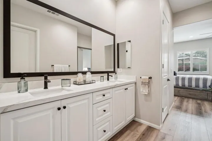 40-web-or-mls-Pinnacle Vista Dr-3004-040