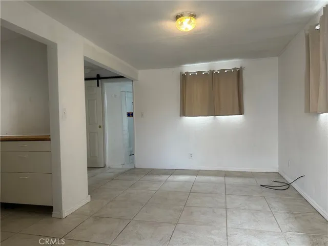 Unit 606 1/2. Studio unit