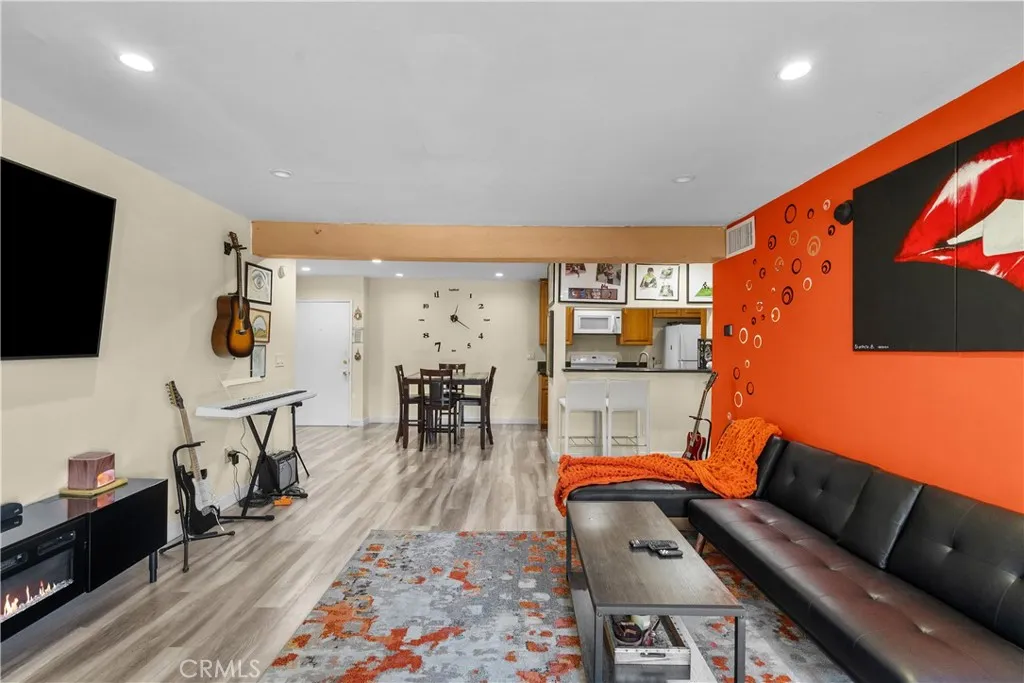 5460 White Oak Avenue C204, Encino, California 91316 home-pic-1