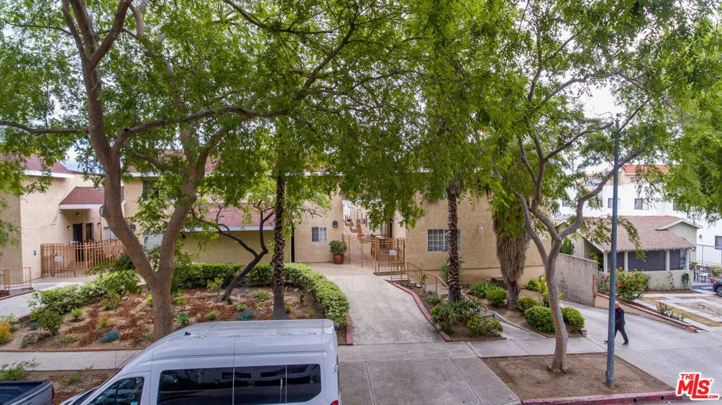 1160 Elm Avenue, Glendale, California 91201, 54 Bedrooms Bedrooms, ,50 BathroomsBathrooms,Residential Income,For Sale,Elm,25533699