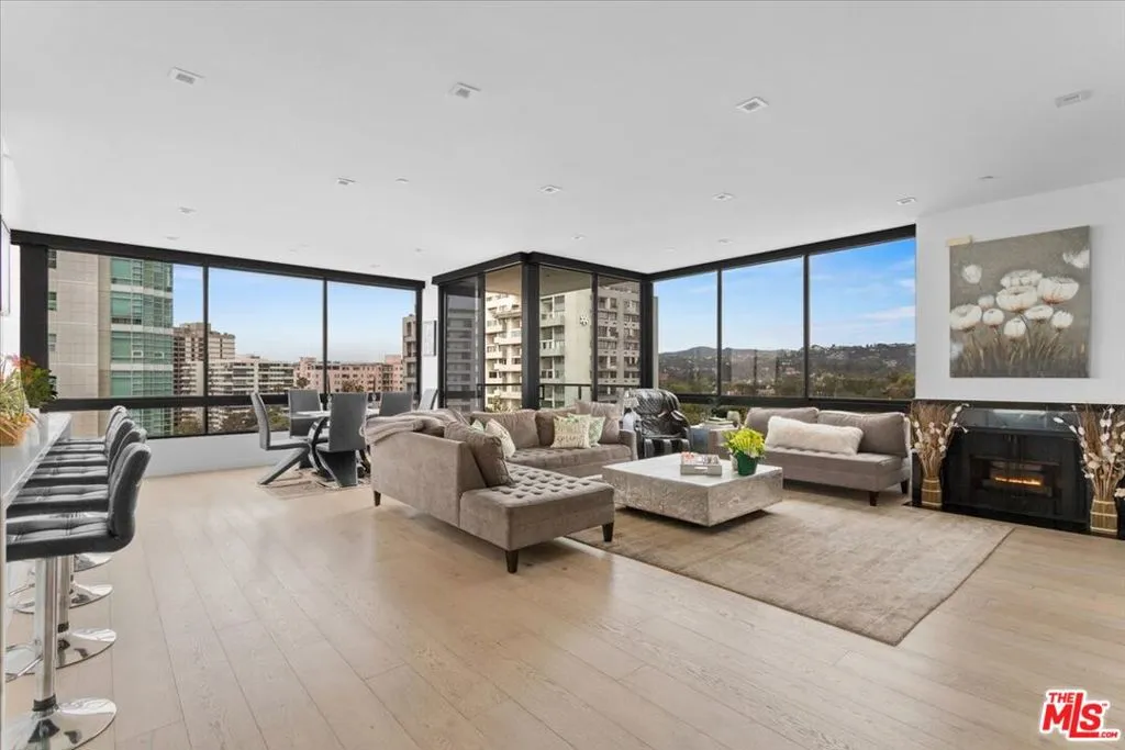 10350 Wilshire Boulevard 1002, Los Angeles, California 90024, 2 Bedrooms Bedrooms, ,3 BathroomsBathrooms,Residential,For Sale,Wilshire,25533755