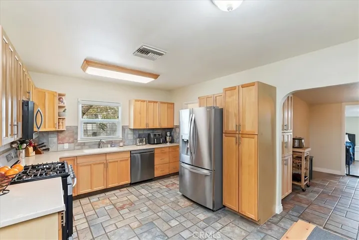 844 W Avenue L, Calimesa, California 92320