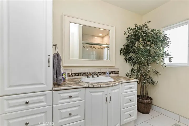 2nd Bathroom