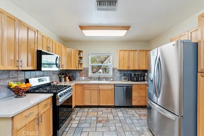 844 W Avenue L, Calimesa, California 92320
