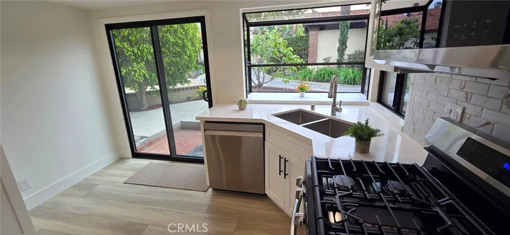 1364 Park Plaza Drive, Long Beach, California 90804 home-pic-27