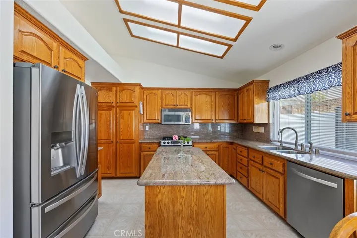 12471 Kokomo Way, Victorville, California 92392